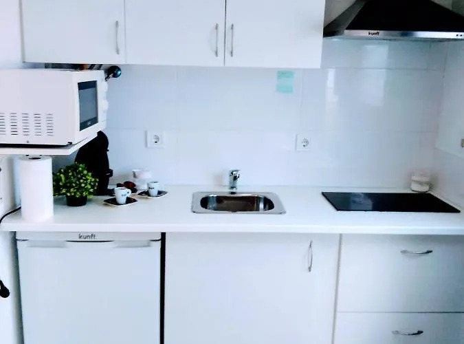 Jb House Назаре